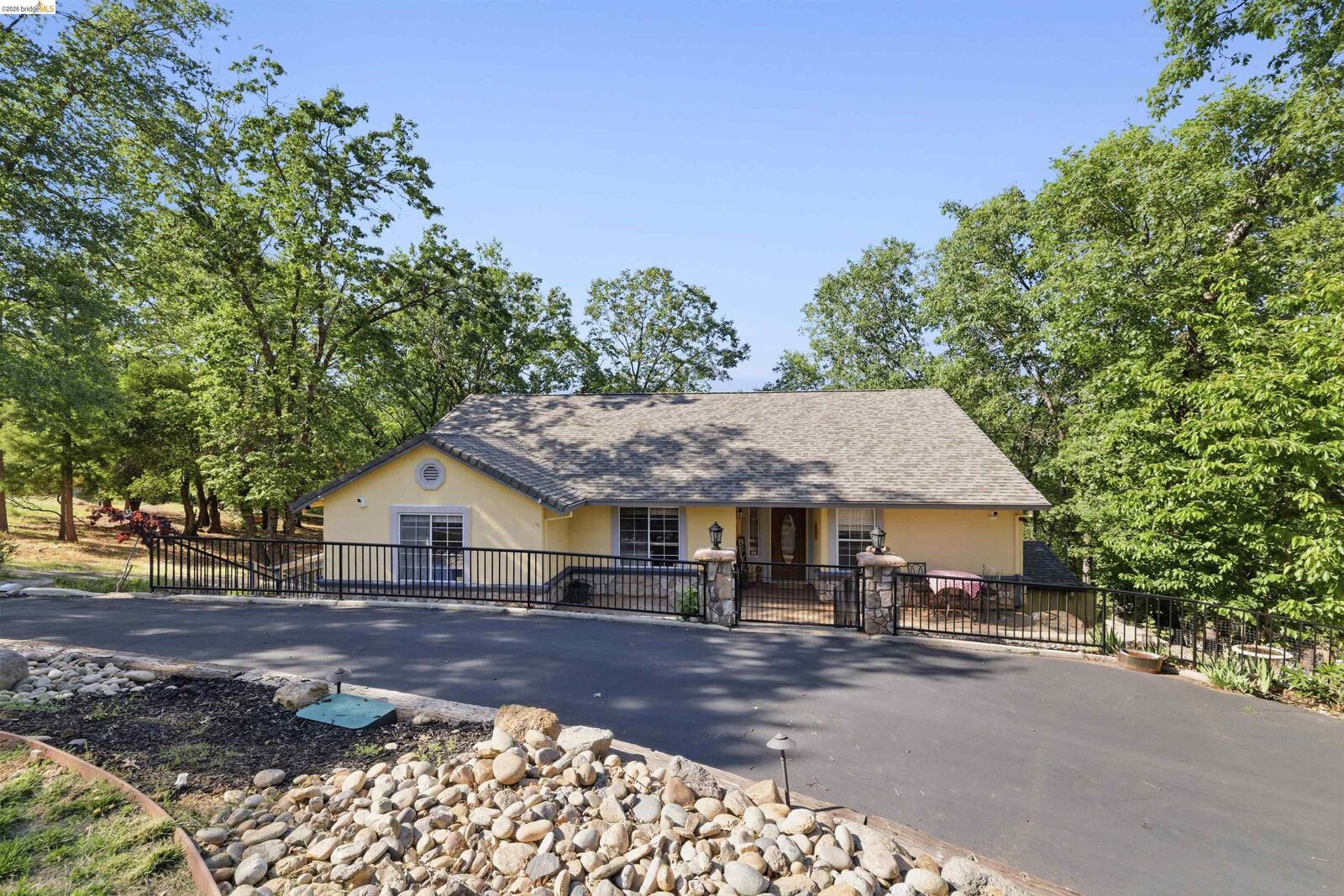 Property Photo: 16690 Ridgewood Dr CA 95370