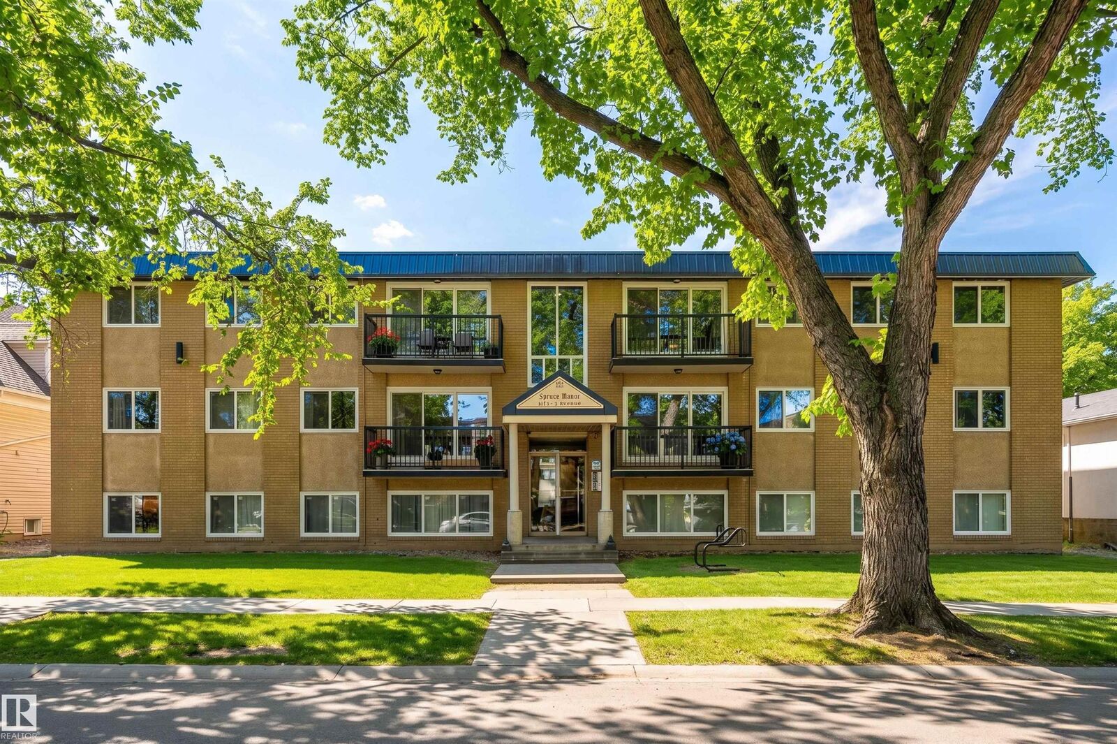 Property Photo:  10621 79 Avenue NW 105  AB T6E 1S2 