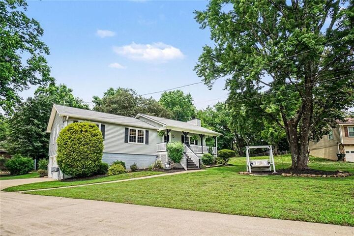 Property Photo:  404 Hill Crest Court  GA 30188 