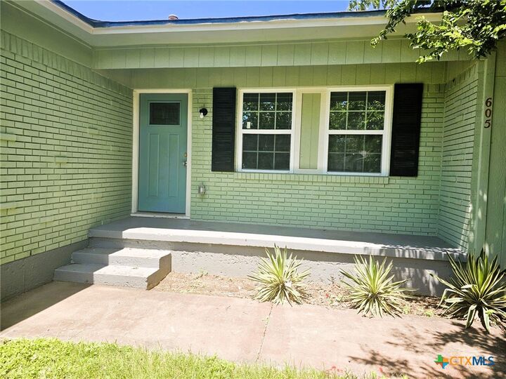 Property Photo:  605 N 11th Street  TX 76522 
