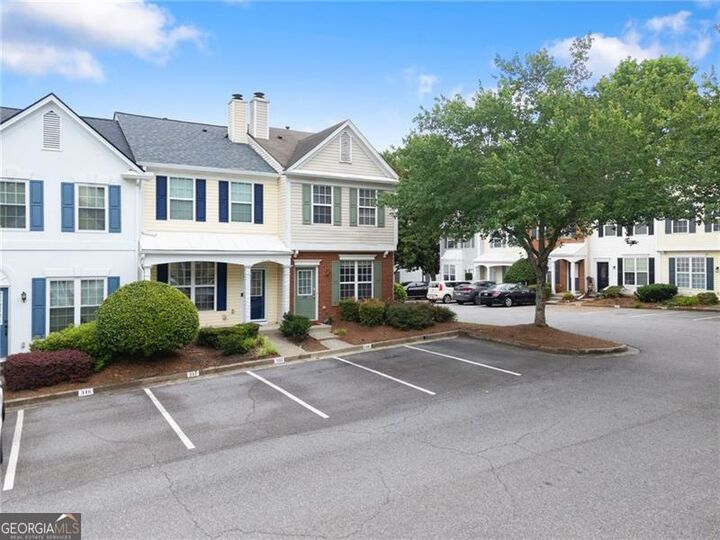 Property Photo: 318 Devonshire Drive GA 30022