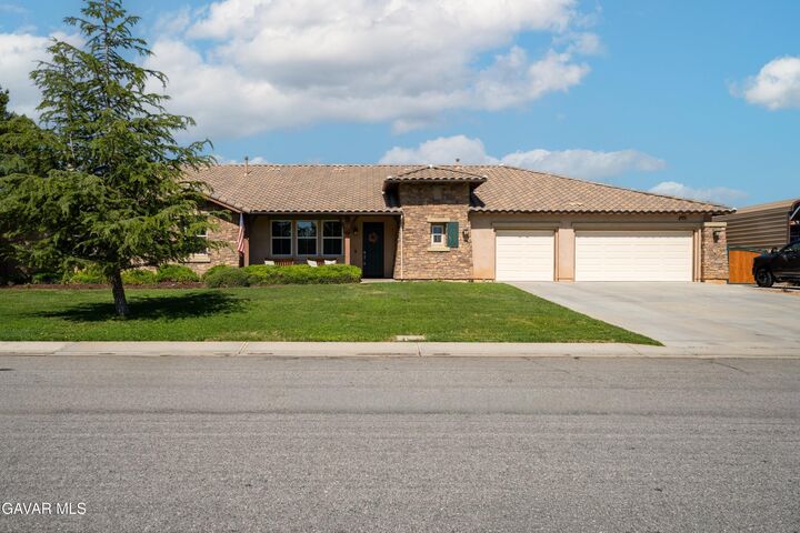 Property Photo: 41641 Doverwood Court CA 93536