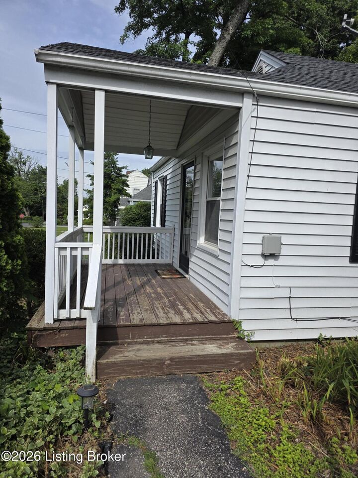 Property Photo:  11907 Locust Rd  KY 40243 