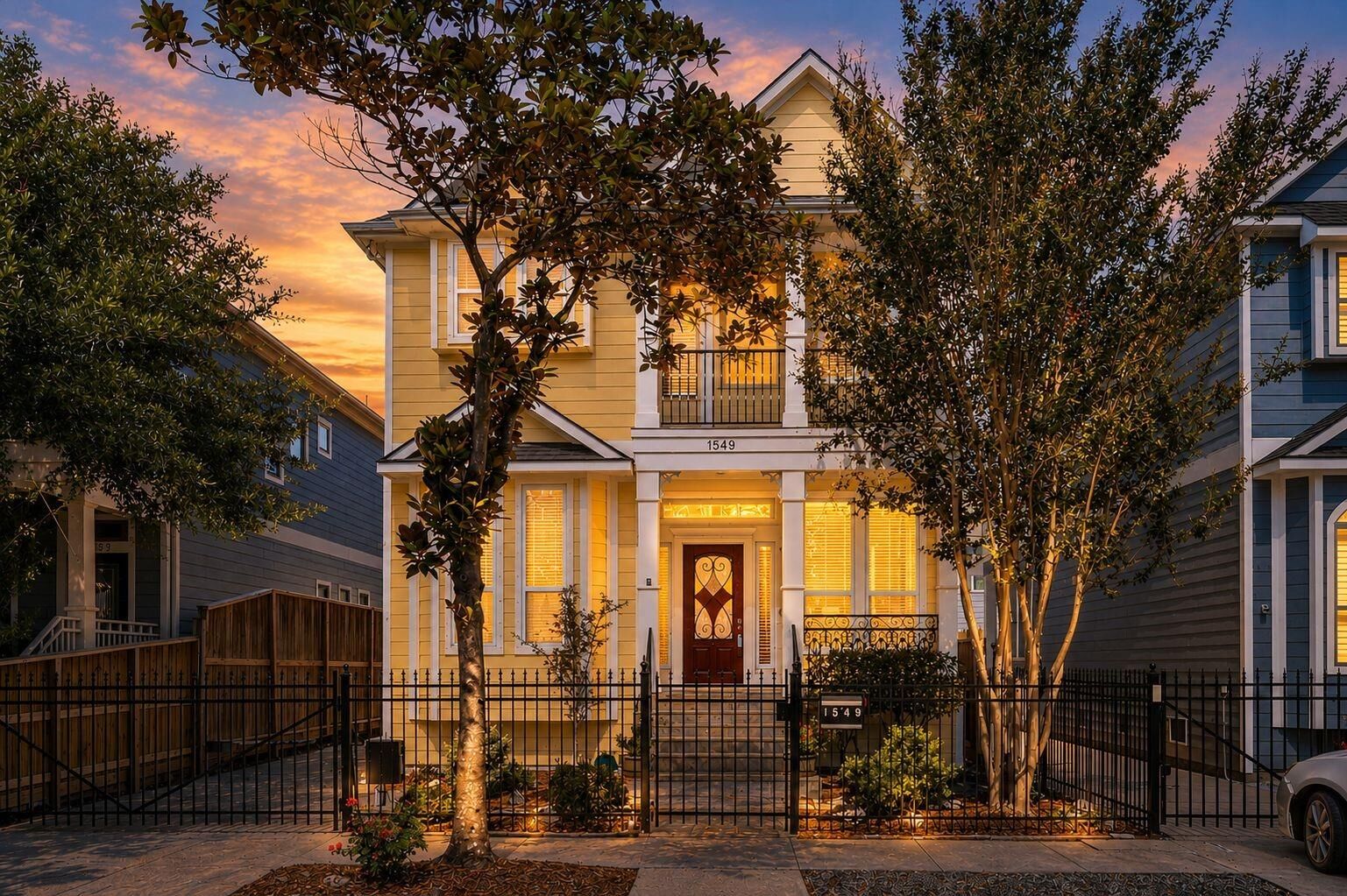Property Photo:  1549 Alexander Street  TX 77008 