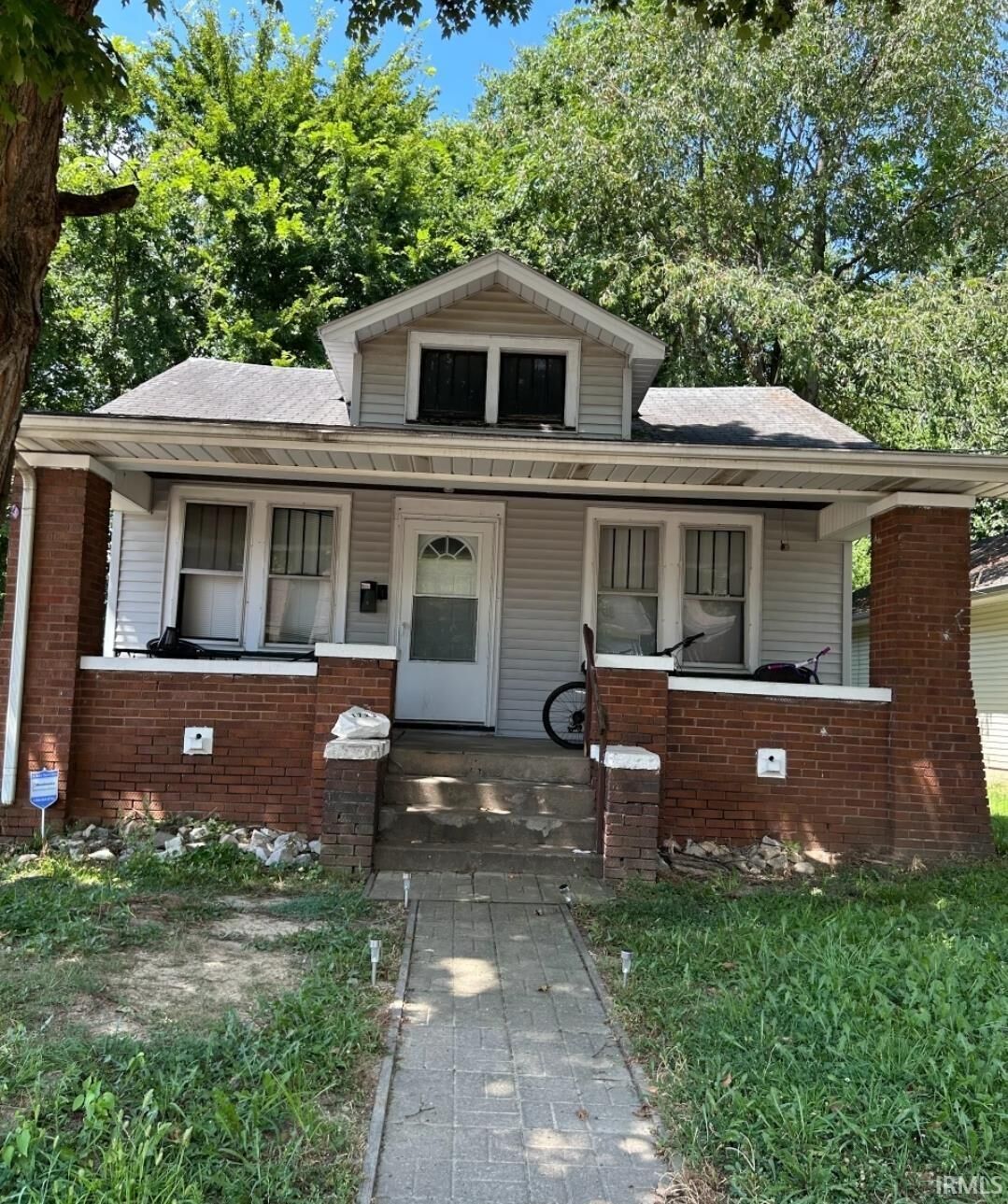 Property Photo:  1723 S Bedford Avenue  IN 47713 