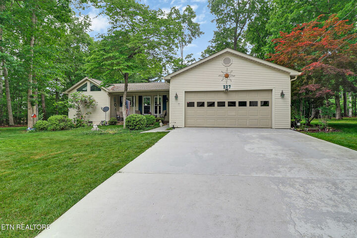 Property Photo: 227 Lakeview Drive TN 38558