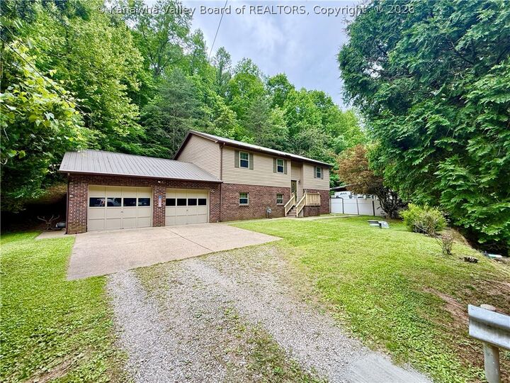 Property Photo:  1432 New Hope Road  WV 25071 