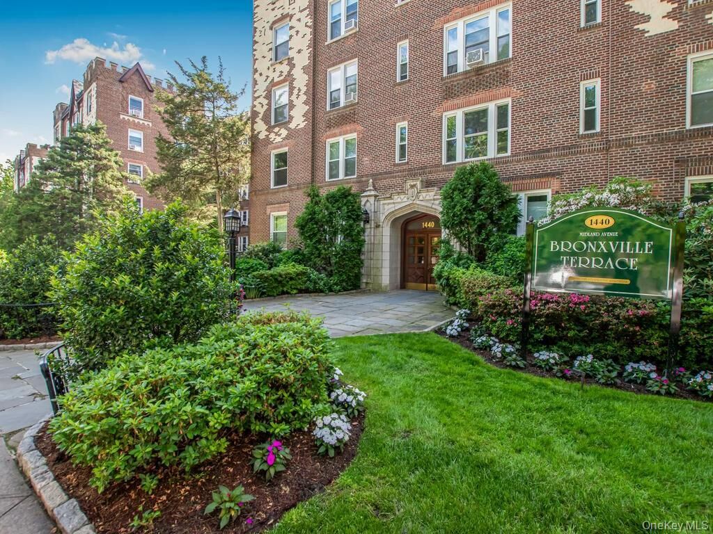 Property Photo:  1440 Midland Avenue 5A  NY 10708 