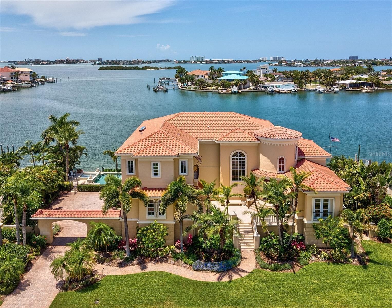 Property Photo: 6224 Pasadena Point Boulevard FL 33707