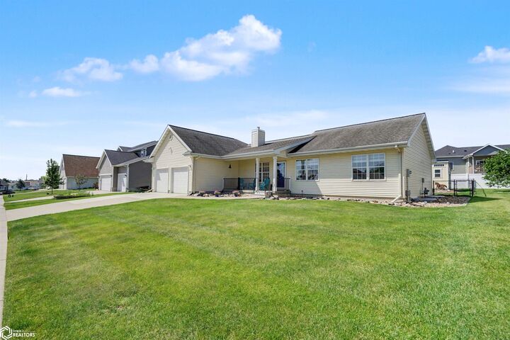 Property Photo:  2515 S 8th Street  IA 50158 