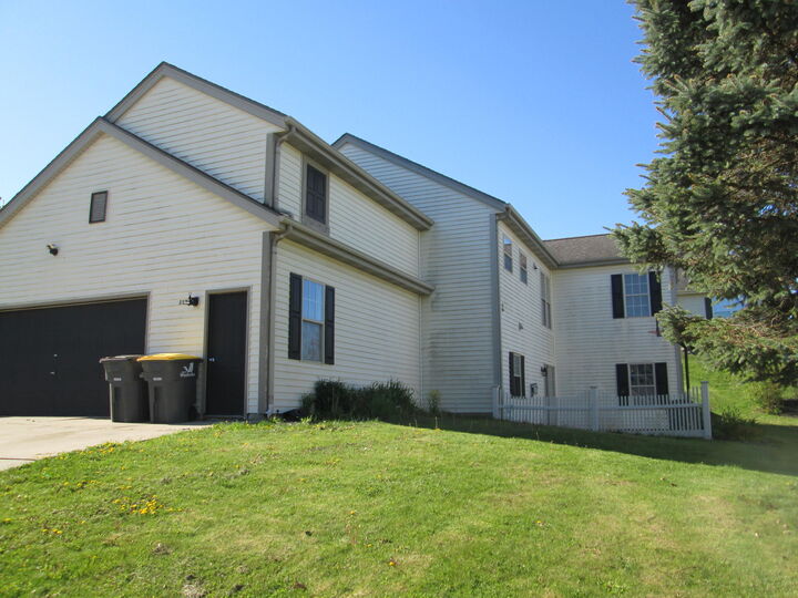 Property Photo:  118 Manchester Dr  WI 53188 