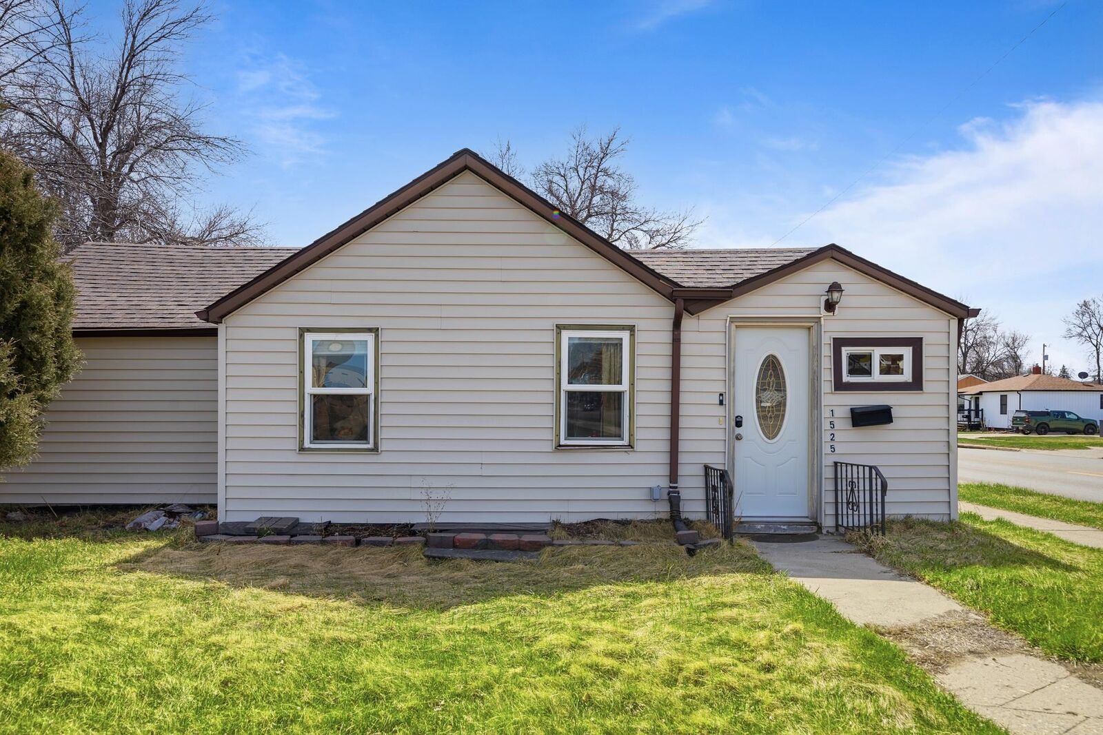 Property Photo:  1525 5th Ave NW  ND 58703 