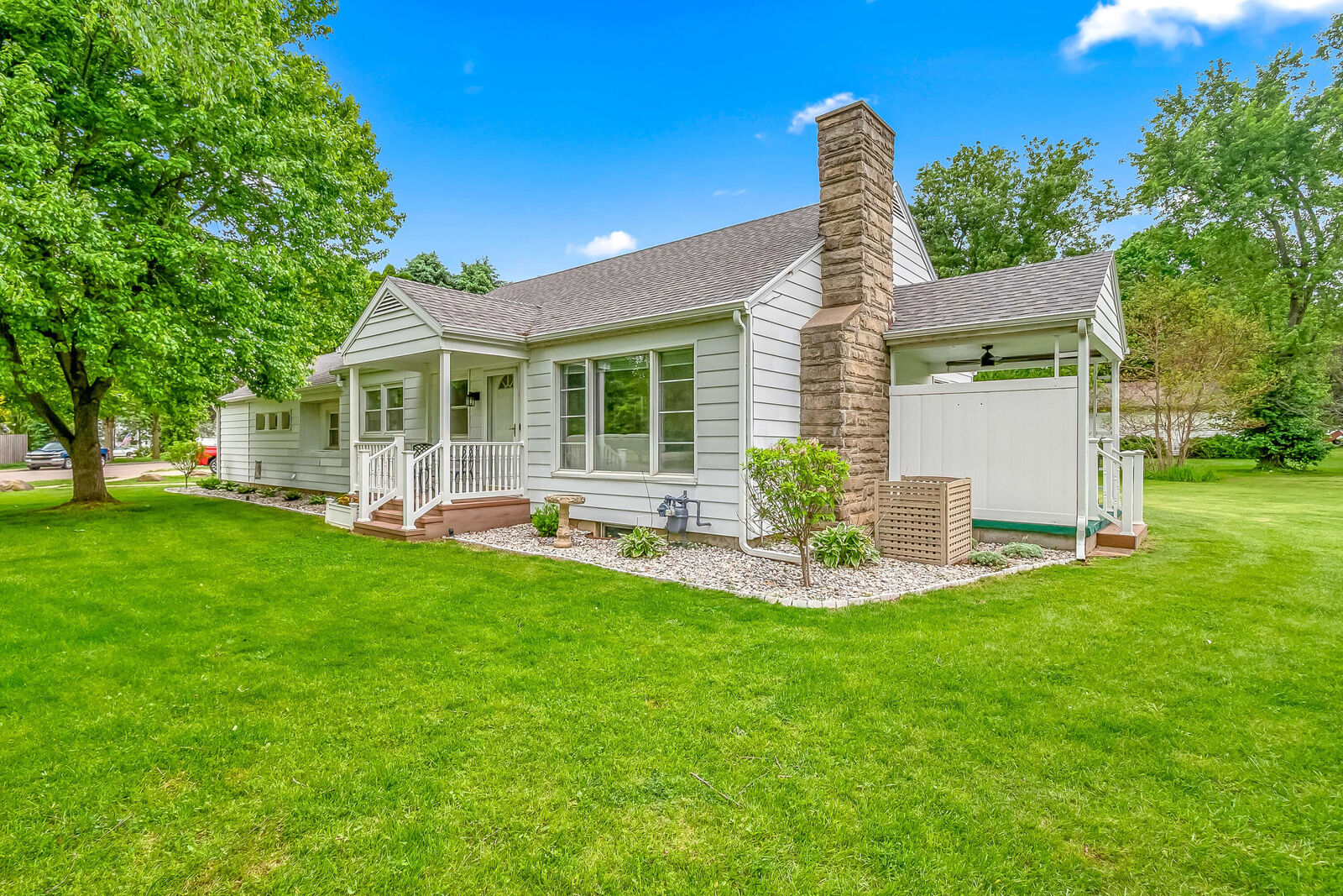 Property Photo:  529 East Street  MI 49250 