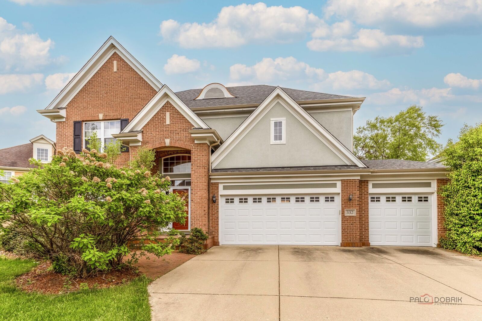 Property Photo:  332 Colonial Drive  IL 60061 
