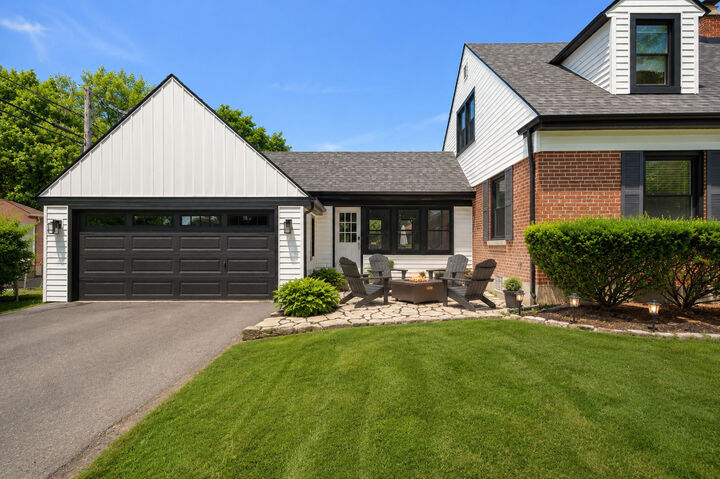 Property Photo:  4 W Monroe Street  IL 60181 