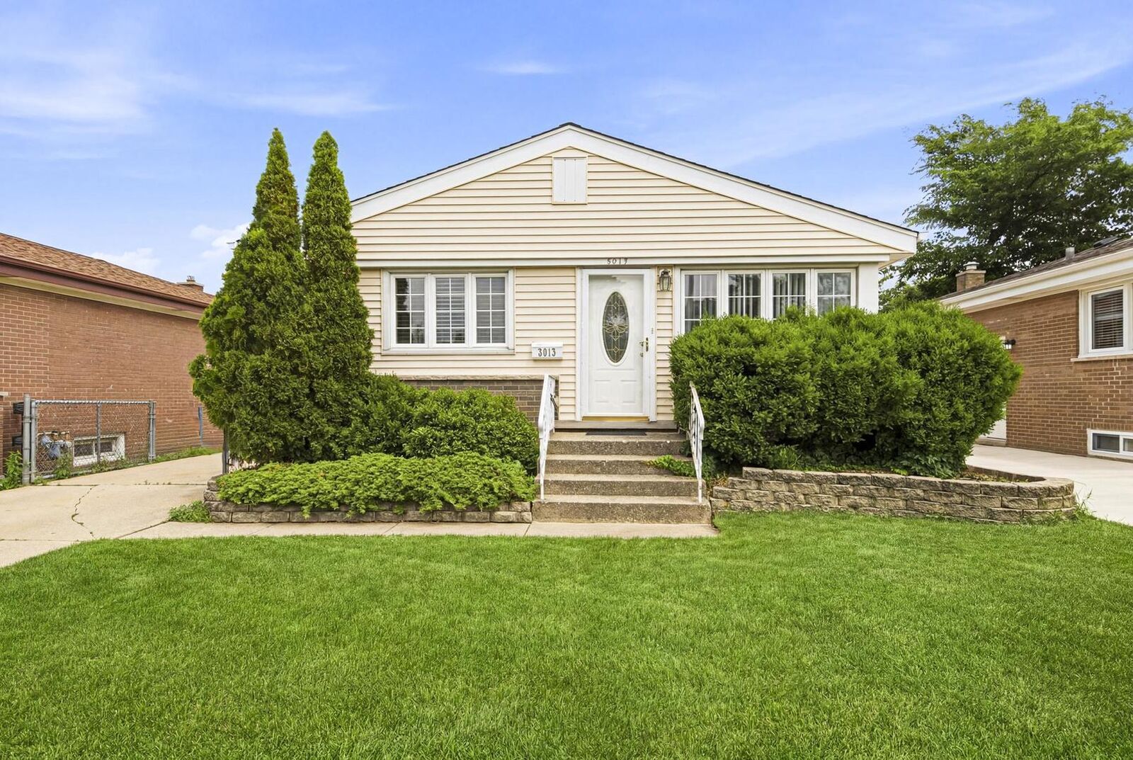 Property Photo:  5013 N Oneida Avenue  IL 60706 