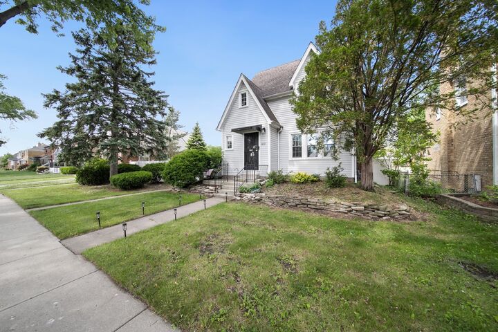 Property Photo:  2632 Maple Street  IL 60131 