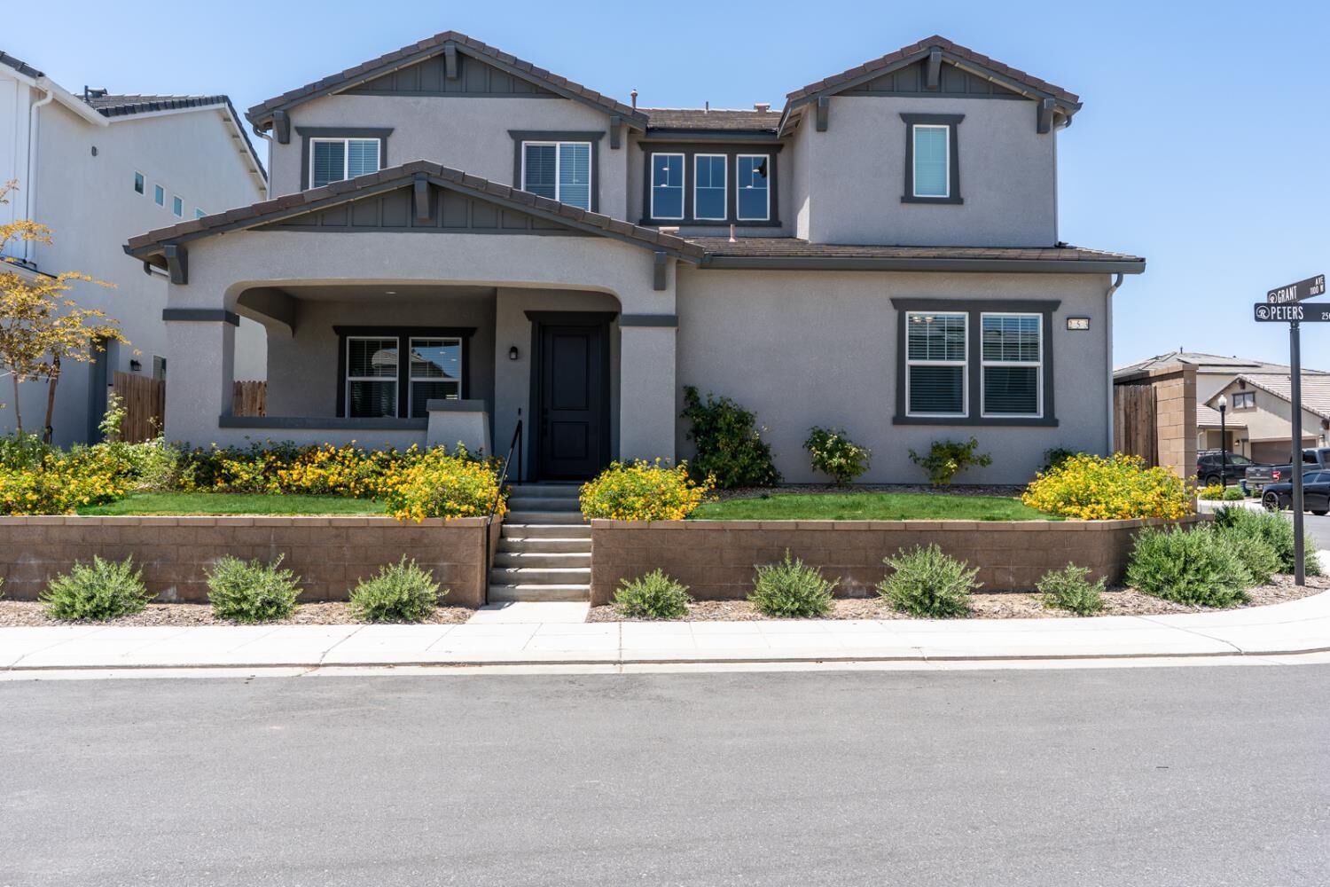 Property Photo: 253 Peters Lane CA 93636