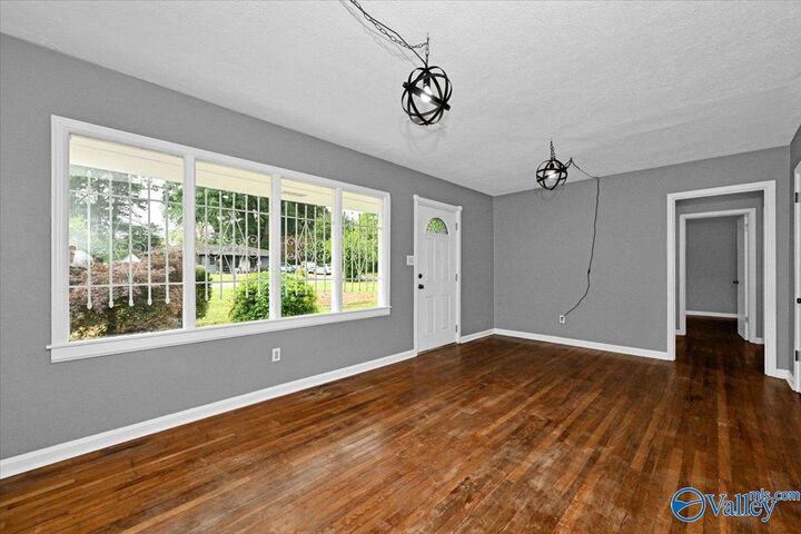 Property Photo:  2010 SE 13th Street  AL 35601 