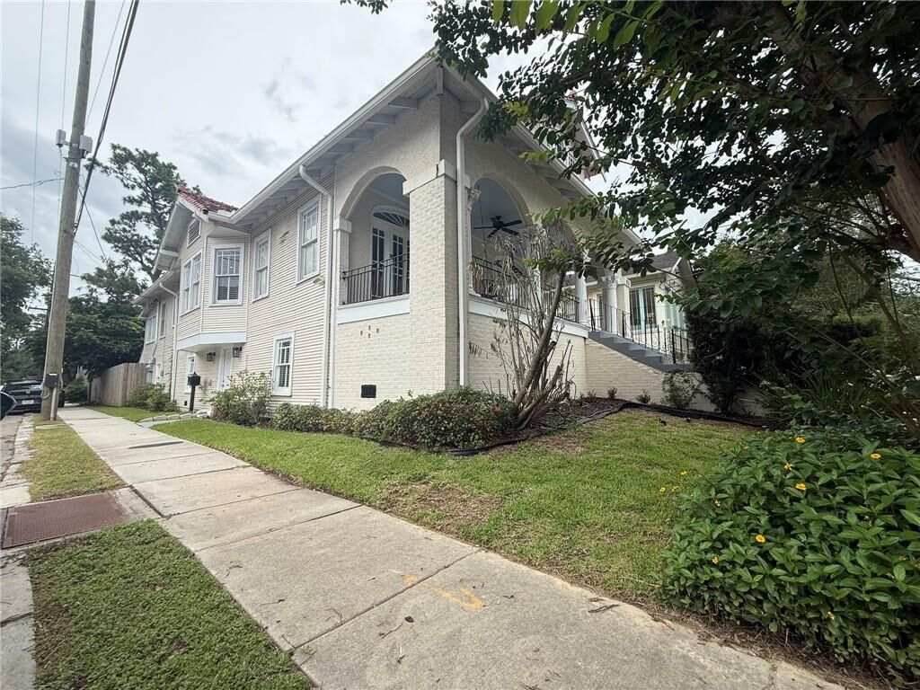 Property Photo:  2735 Octavia Street  LA 70115 