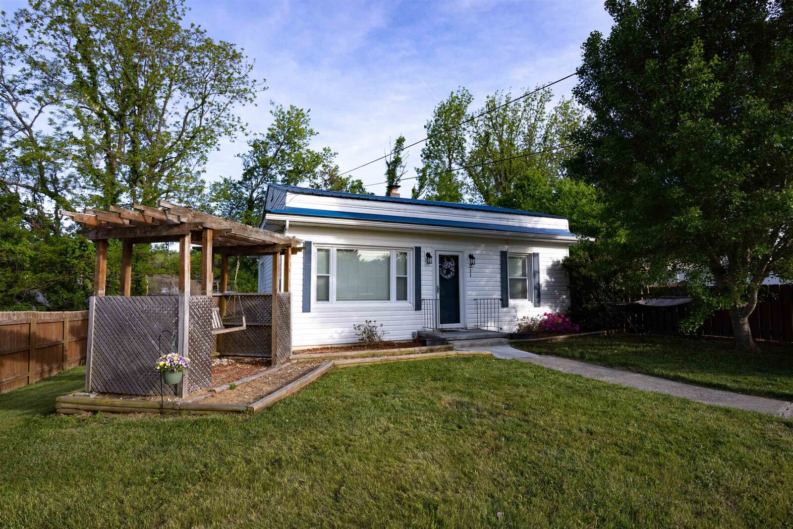 Property Photo: 211 Alleghany Street SE VA 24073