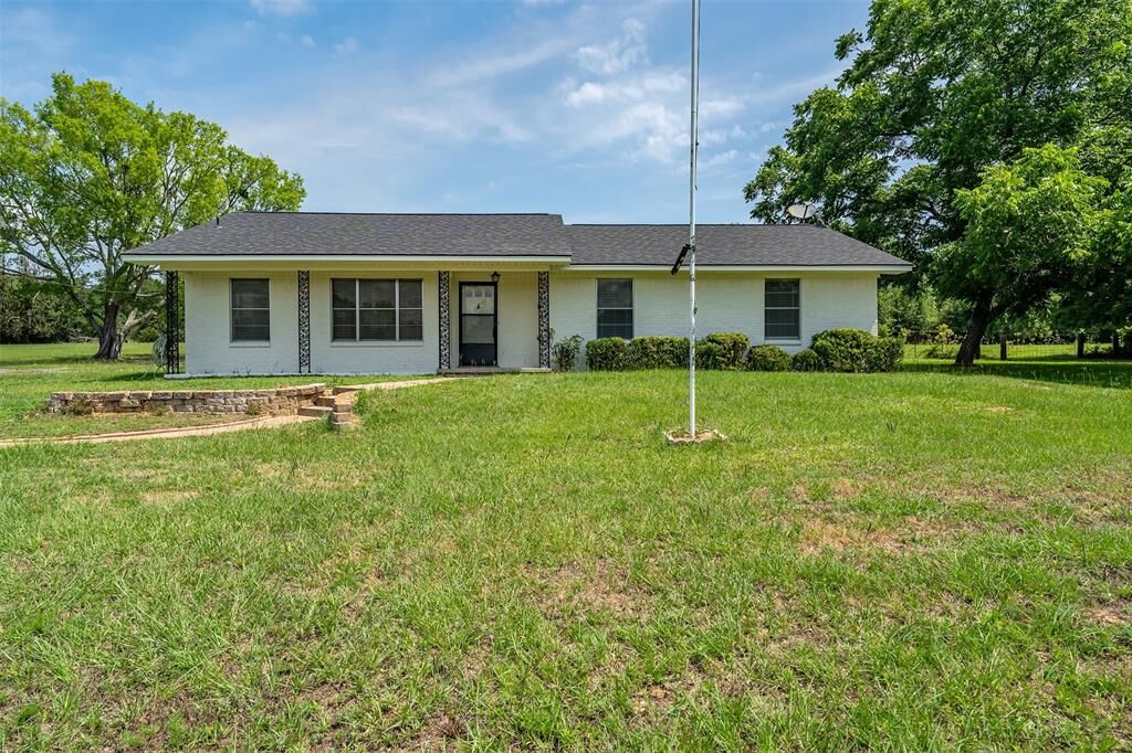 Property Photo: 3015 E US Highway 80 TX 75773