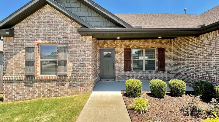 Property Photo:  530 Captain Hopkins Street  AR 72753 