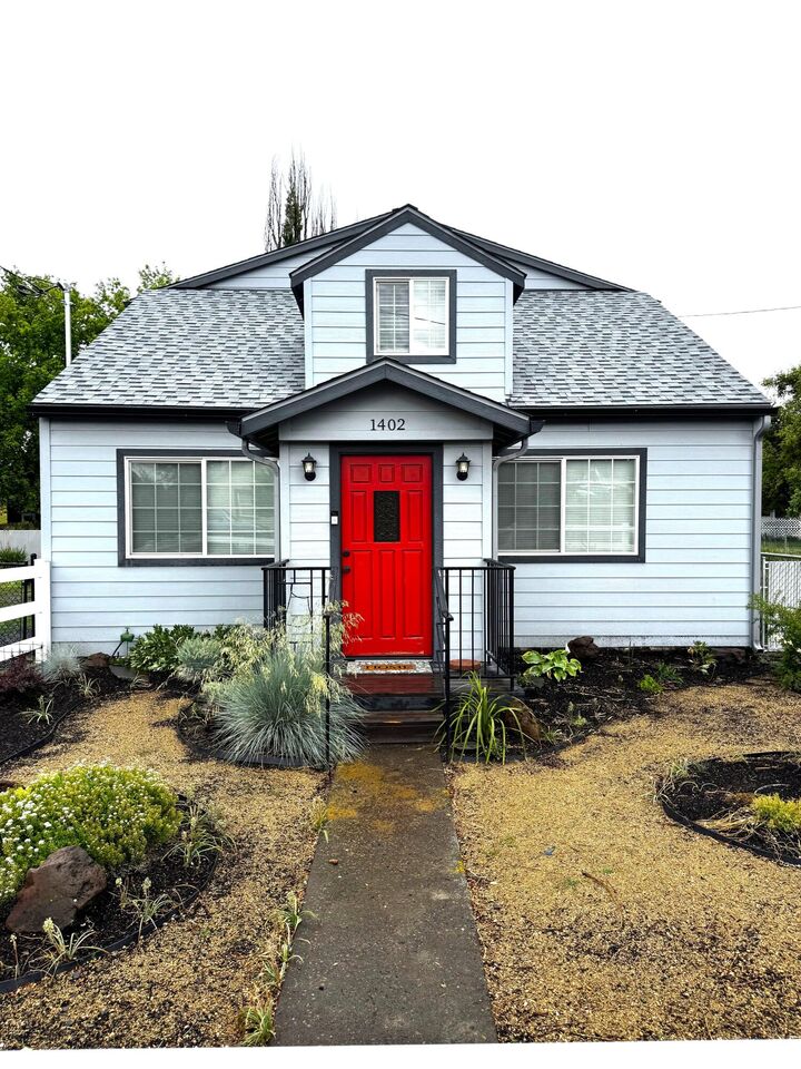 Property Photo:  1402 Dayton Street  OR 97603 