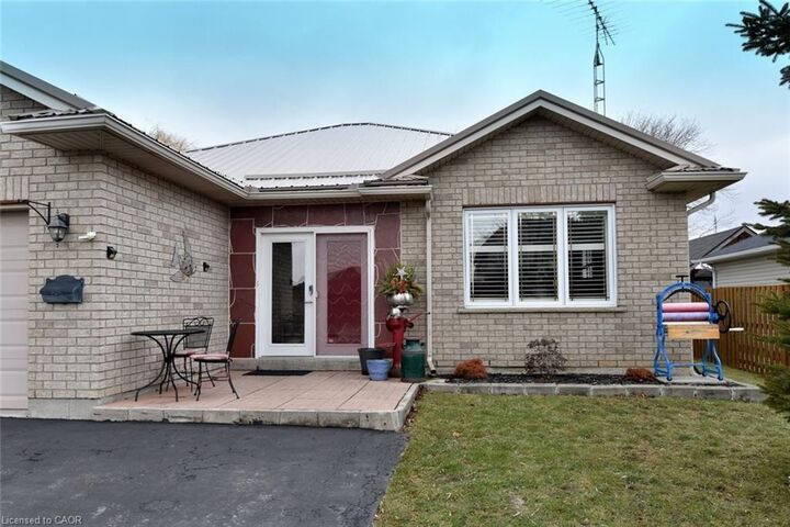 Property Photo:  34 Davis Street  ON N0A 1J0 