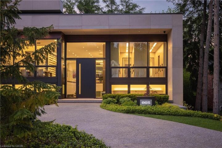 Photo de la propriété:  865 Glenwood Avenue  ON L7T 2J8 