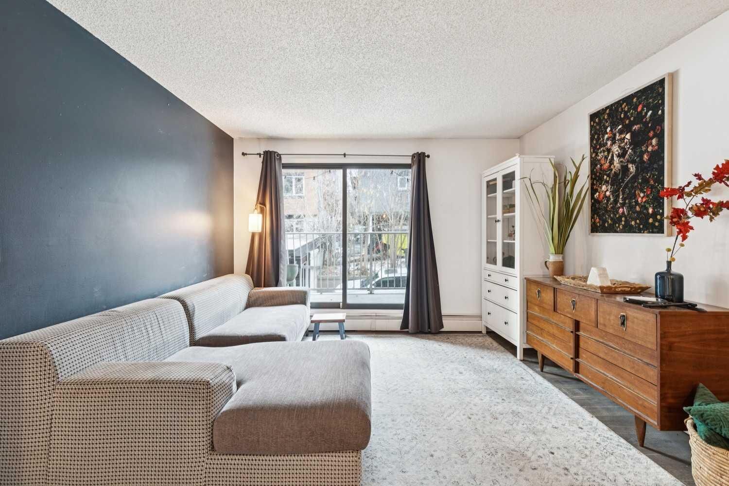 Property Photo: 835 19 Avenue SW 106 AB T2T 0H6
