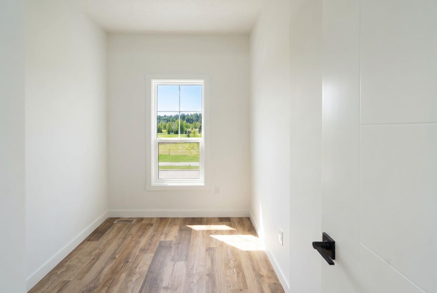 Property Photo:  156 Park Street 101  AB T4C 2B8 