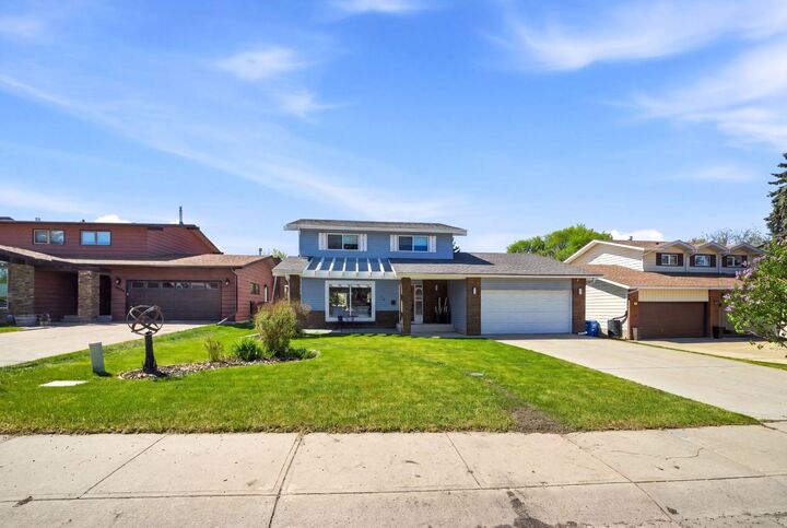 Property Photo:  75 Hill Crescent  AB T4N 6G3 