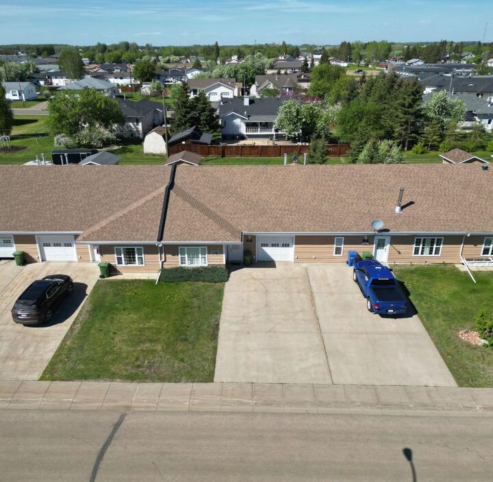 Property Photo:  10612 97 Ave  AB T0H 2H0 
