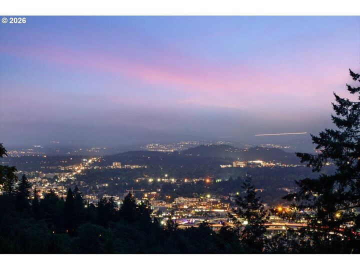 Property Photo:  3215 SW Sherwood Pl  OR 97201 
