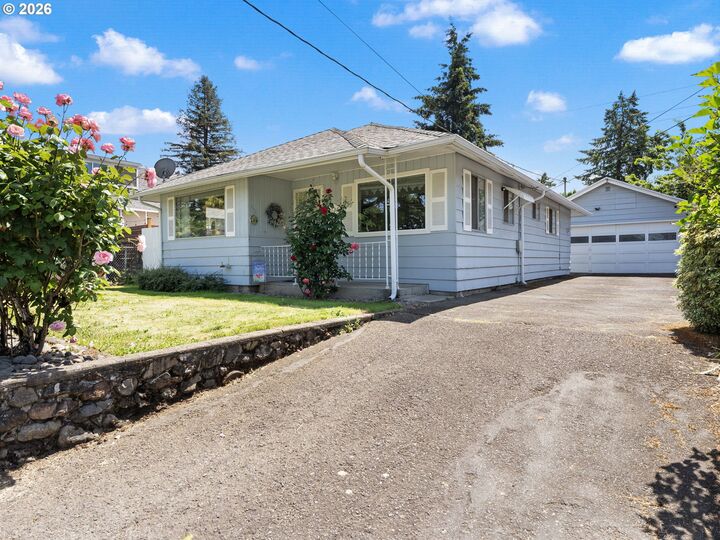 Property Photo:  11726 SE Oak St  OR 97216 