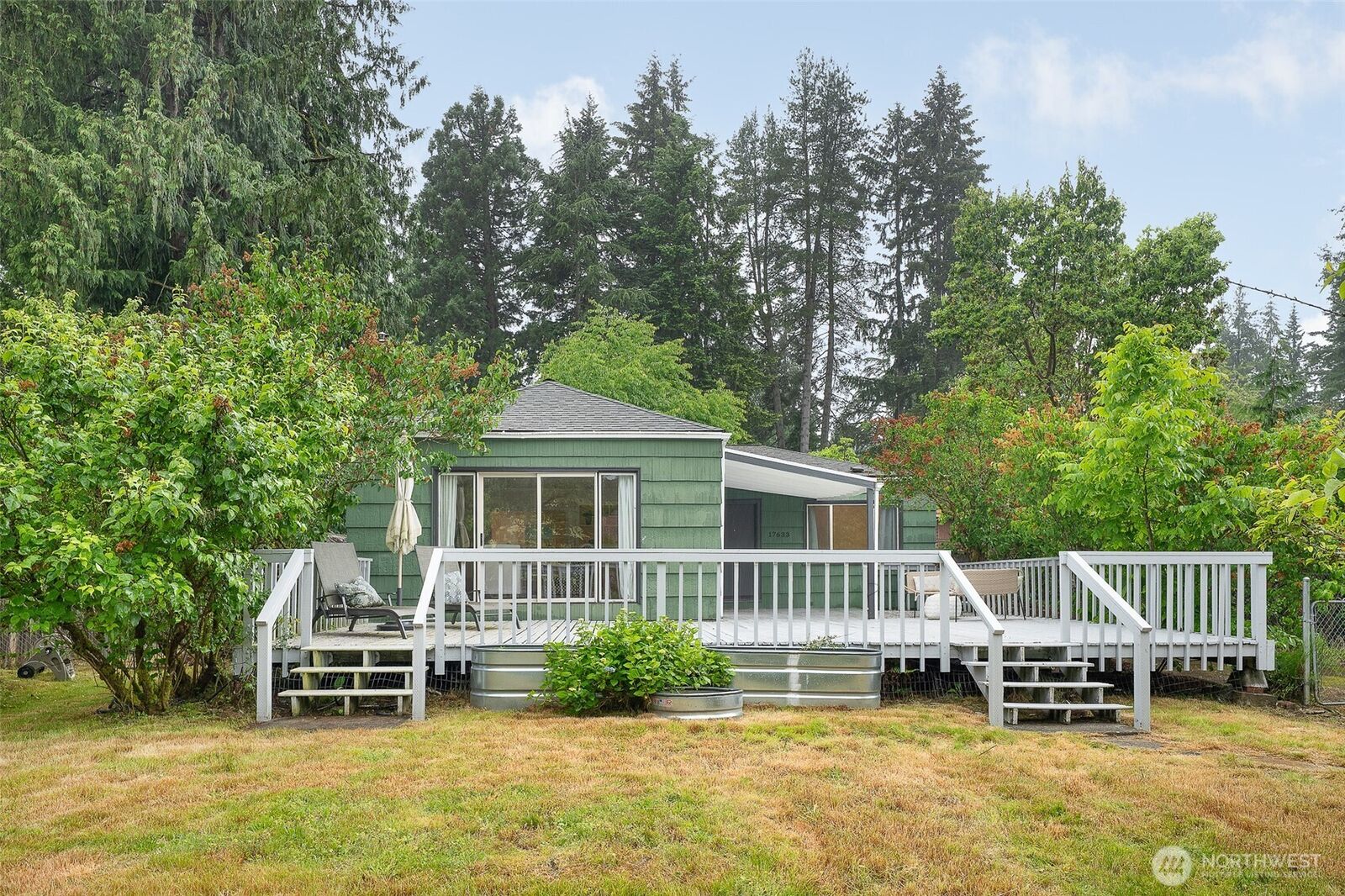 Property Photo: 17633 10th Avenue NE WA 98155