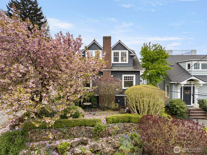 Property Photo:  114  Queen Anne Drive  WA 98109 