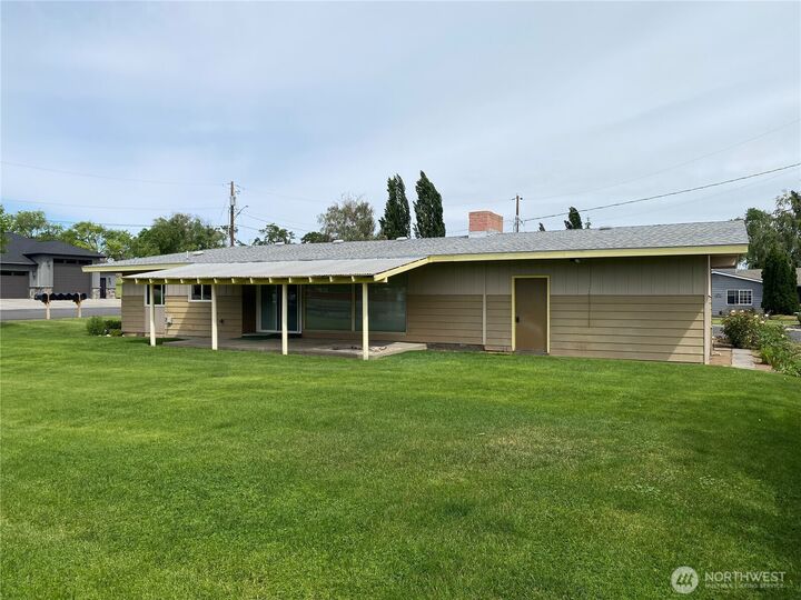 Property Photo:  19529  Braeburn Drive NW  WA 98851 
