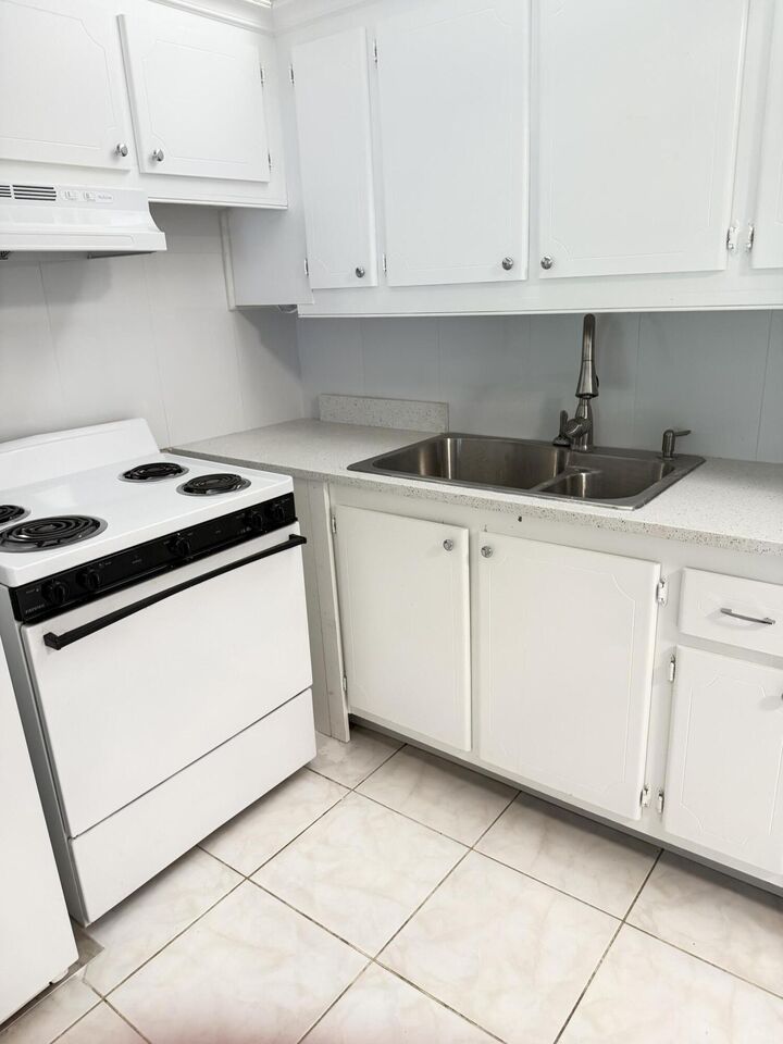 Property Photo: 179 Windsor H FL 33417