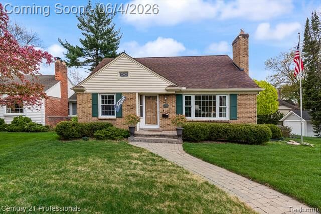 Property Photo:  304 Highland Avenue  MI 48307 
