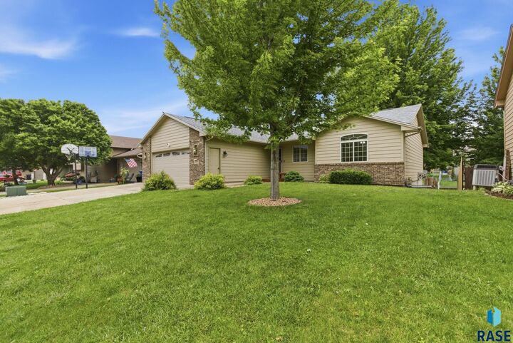 Property Photo:  6519 W Bonnie Ct  SD 57106 