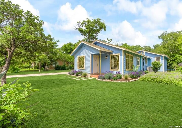 Property Photo: 2033 SW 19th St TX 78207