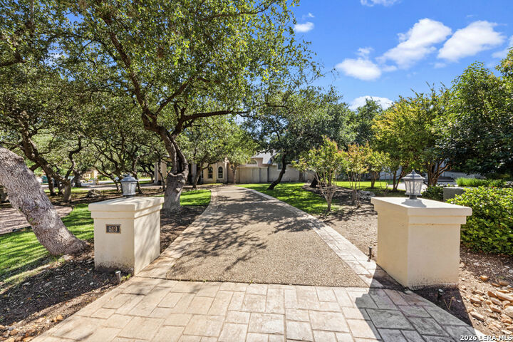 Property Photo: 519 Blackjack Oak TX 78230