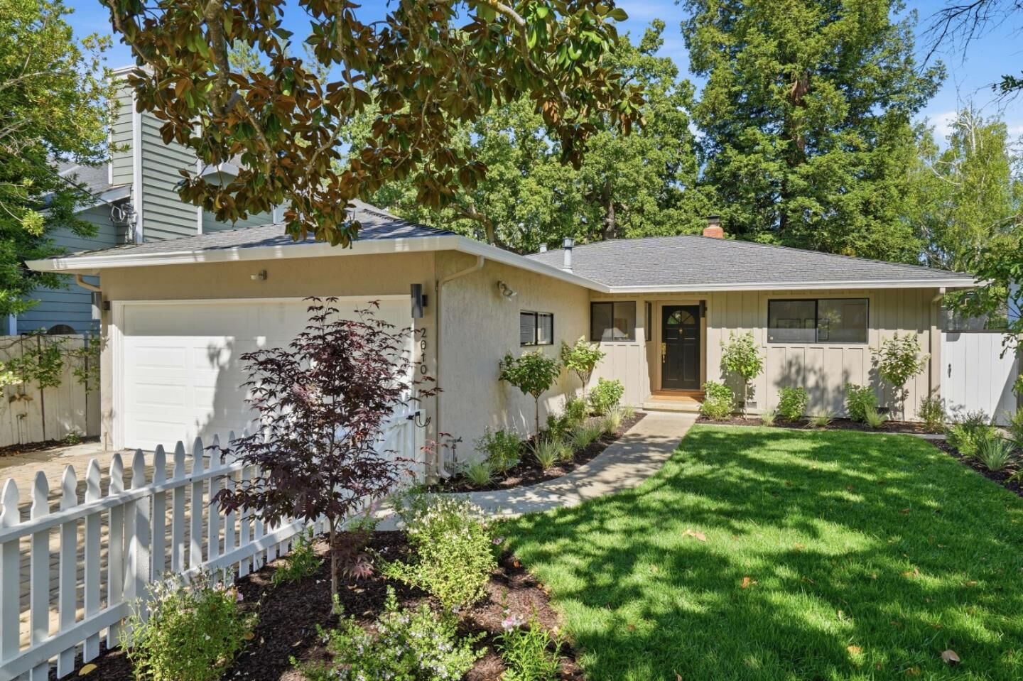 Property Photo:  2010 Oakley Avenue  CA 94025 
