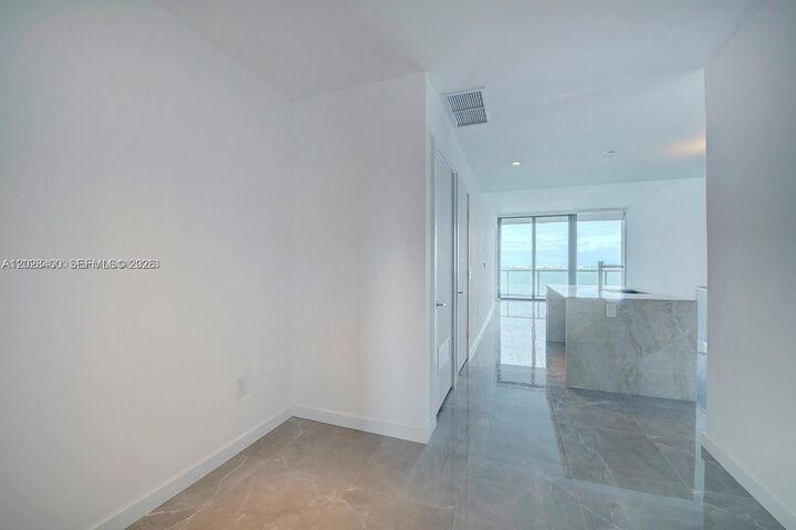 Property Photo: 480 NE 31st St 2406 FL 33137
