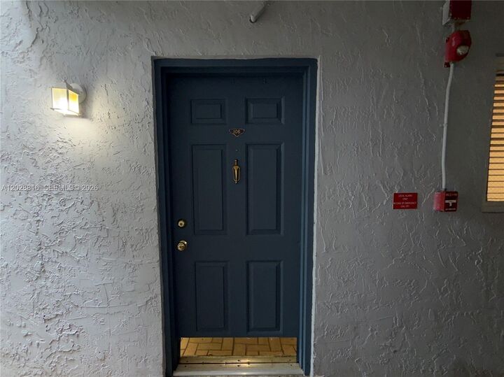 Property Photo: 10441 Mahogany Key Cir 106 FL 33196