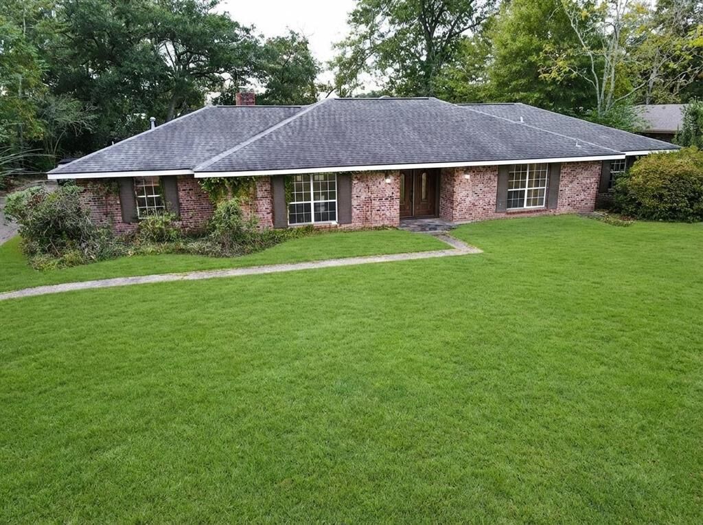 Property Photo: 307 S Texas Street S LA 70634