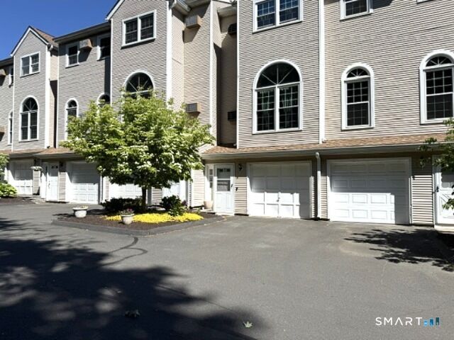 Property Photo: 350 Bristol Street A6 CT 06708