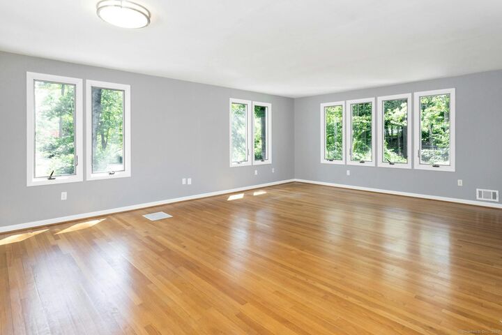 Property Photo:  5 Wakerobin Road  CT 06851 